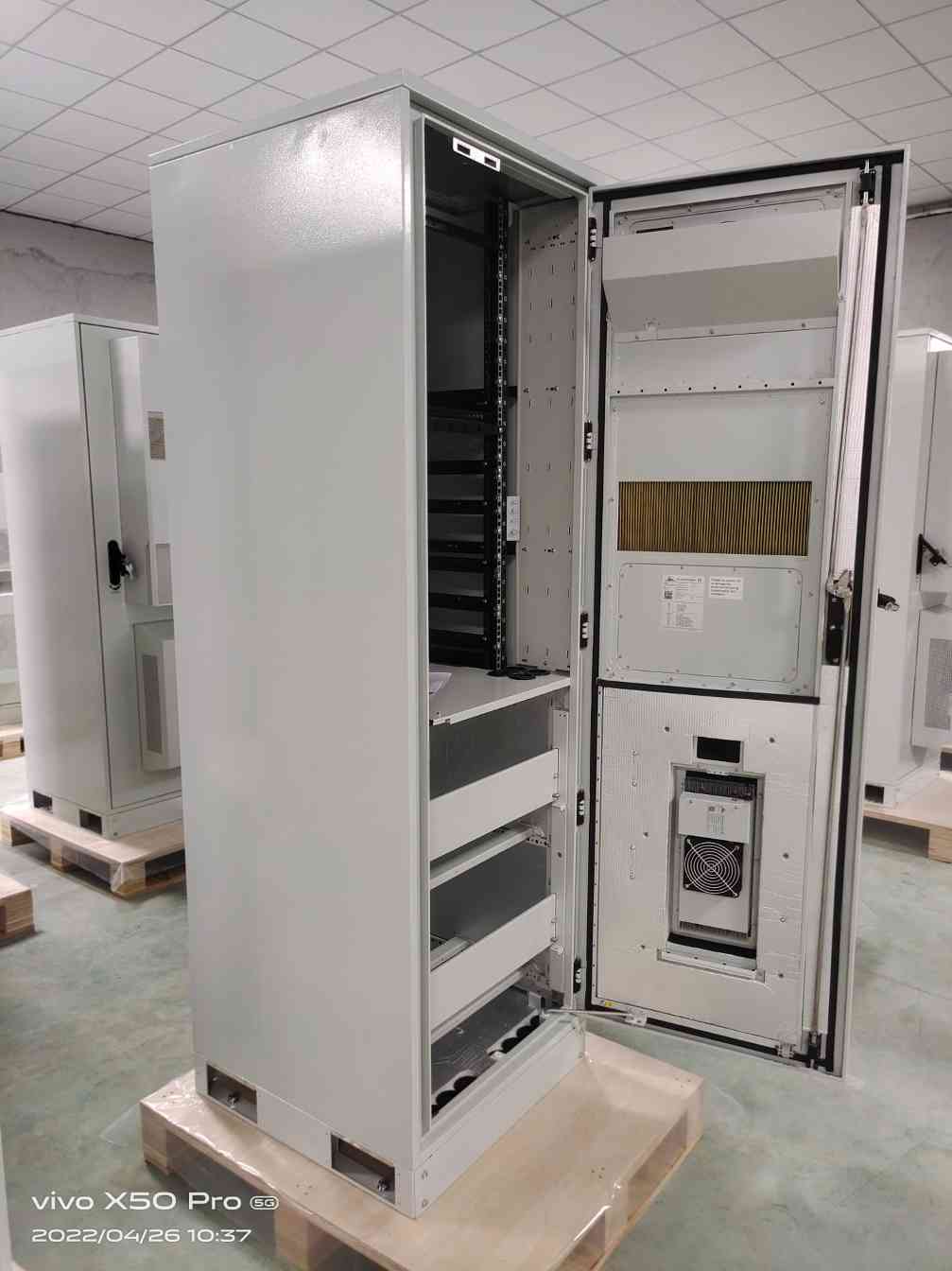 东莞市创鑫鸿盛实业有限公司能源柜、点餐机图