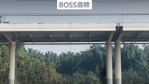 铁轨站台上的内心挣扎与职业蜕变