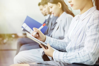 掌握求职必备技巧：简历制作、面试问题与实习机会全解析(图3)